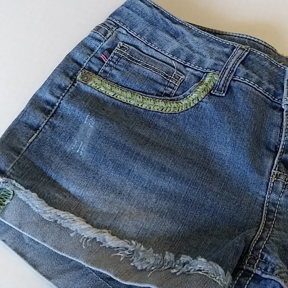 Girls Denim Ligth Wash Jean Shorts Embroidered Distressed Sz 7